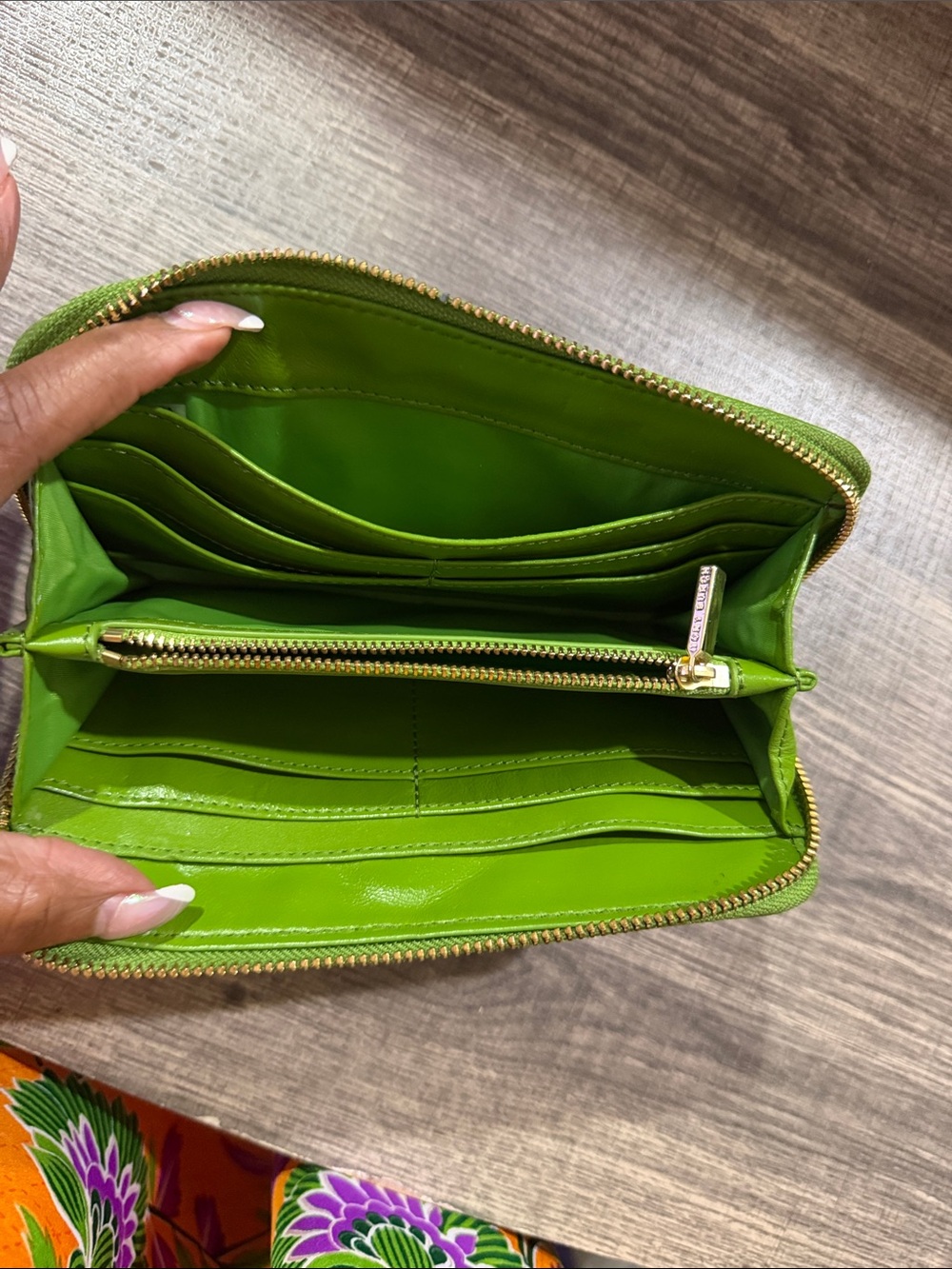 Tory Burch Green Zip-Around Wallet - Unbranded